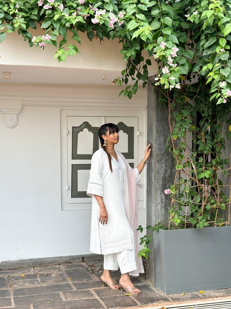 T.E83 Floral embroidery set
