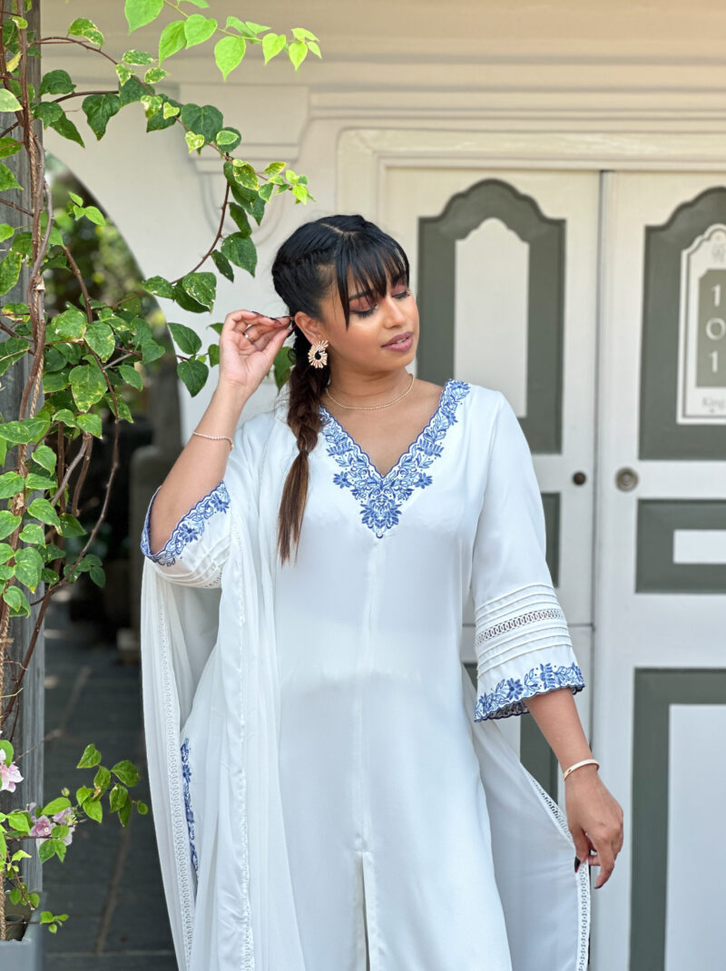 Floral Embroidery set white