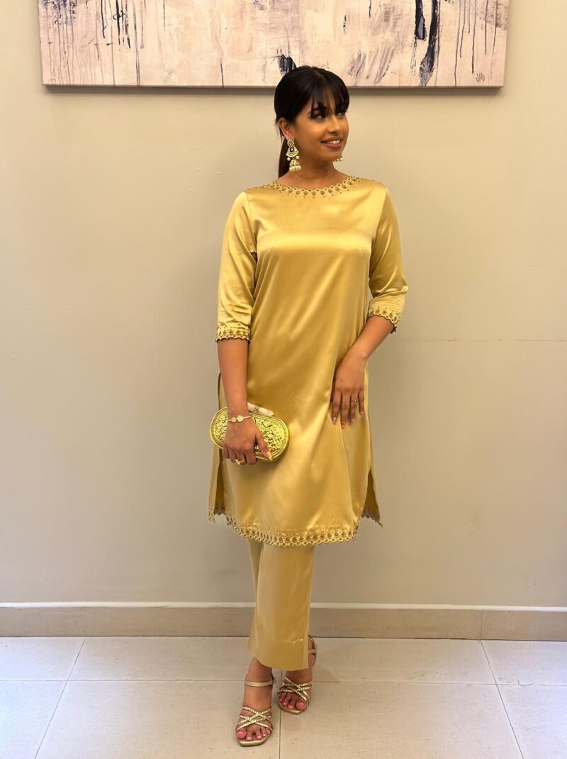 T.E 195 gold embroidery