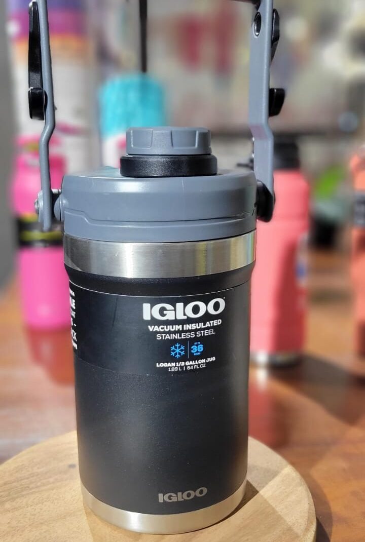 Vacuum insulated 64oz