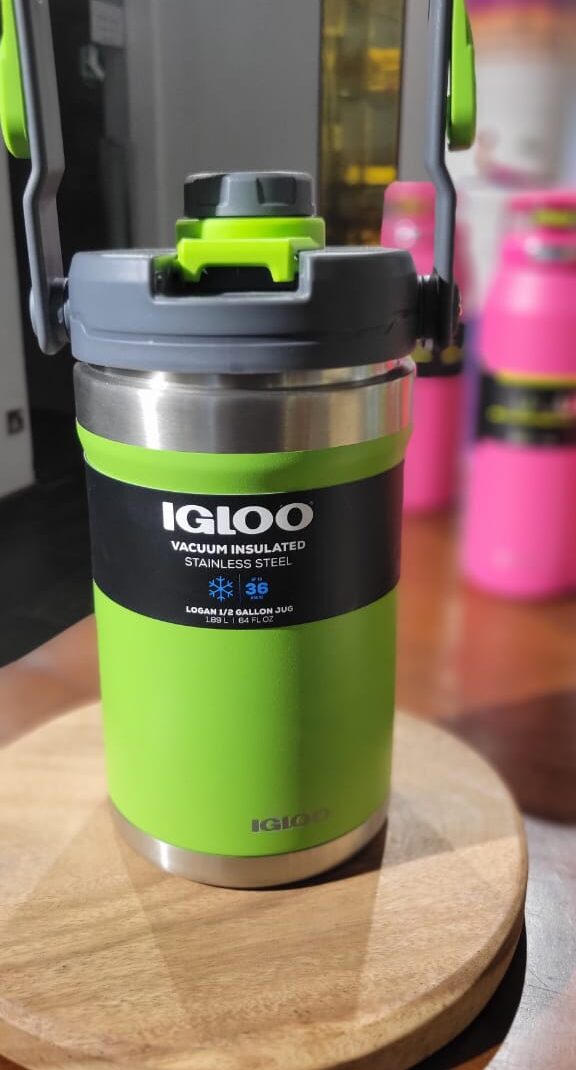 Vacuum insulated 64oz